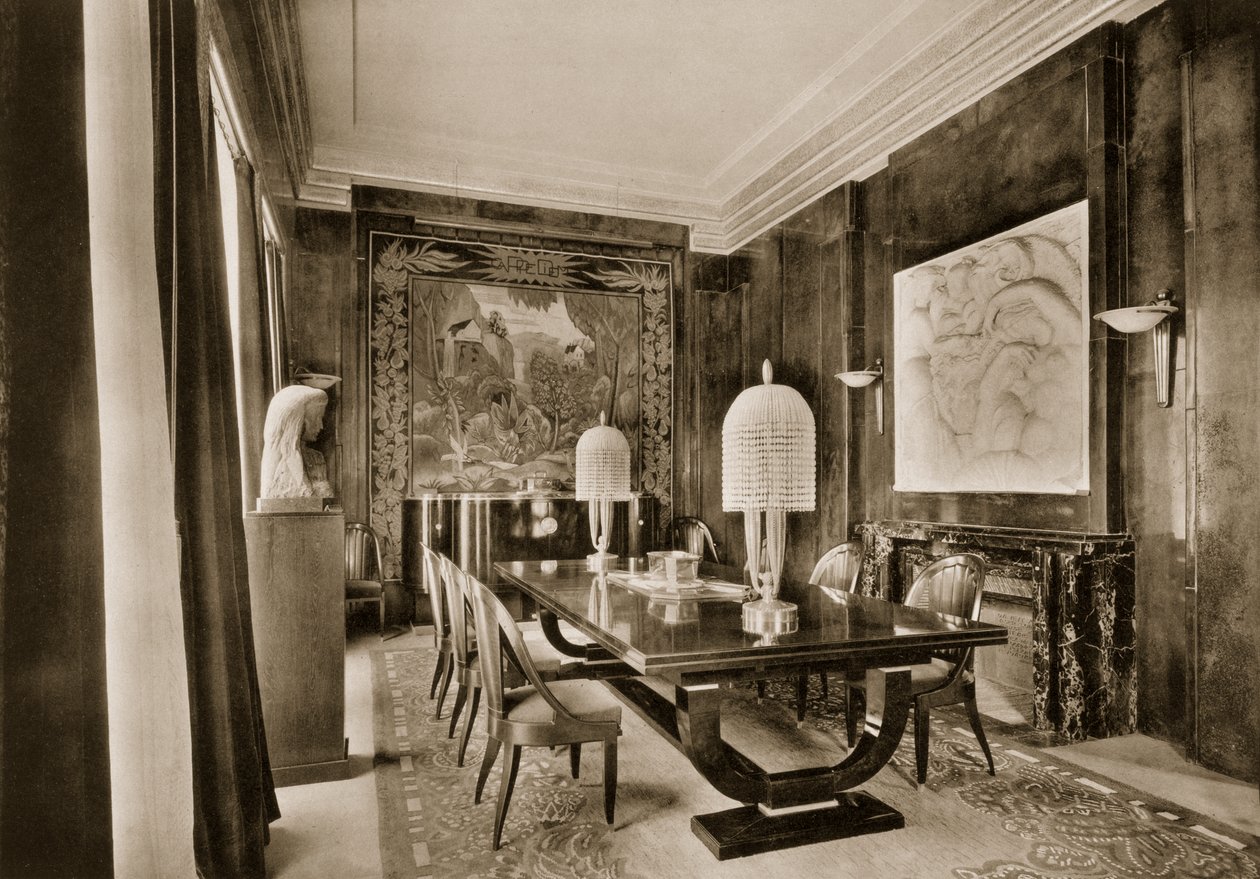 Jacques-Emile Ruhlmannin suunnittelema ruokailuhuone, sarjasta Ensembles Mobiliers II, 1925. tekijältä French Photographer