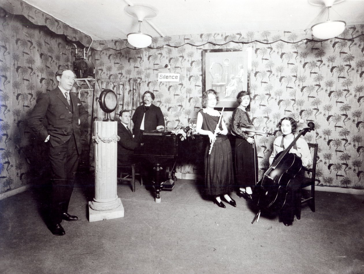 Ranskan radion äänitysstudio, n. 1920-30 tekijältä French Photographer