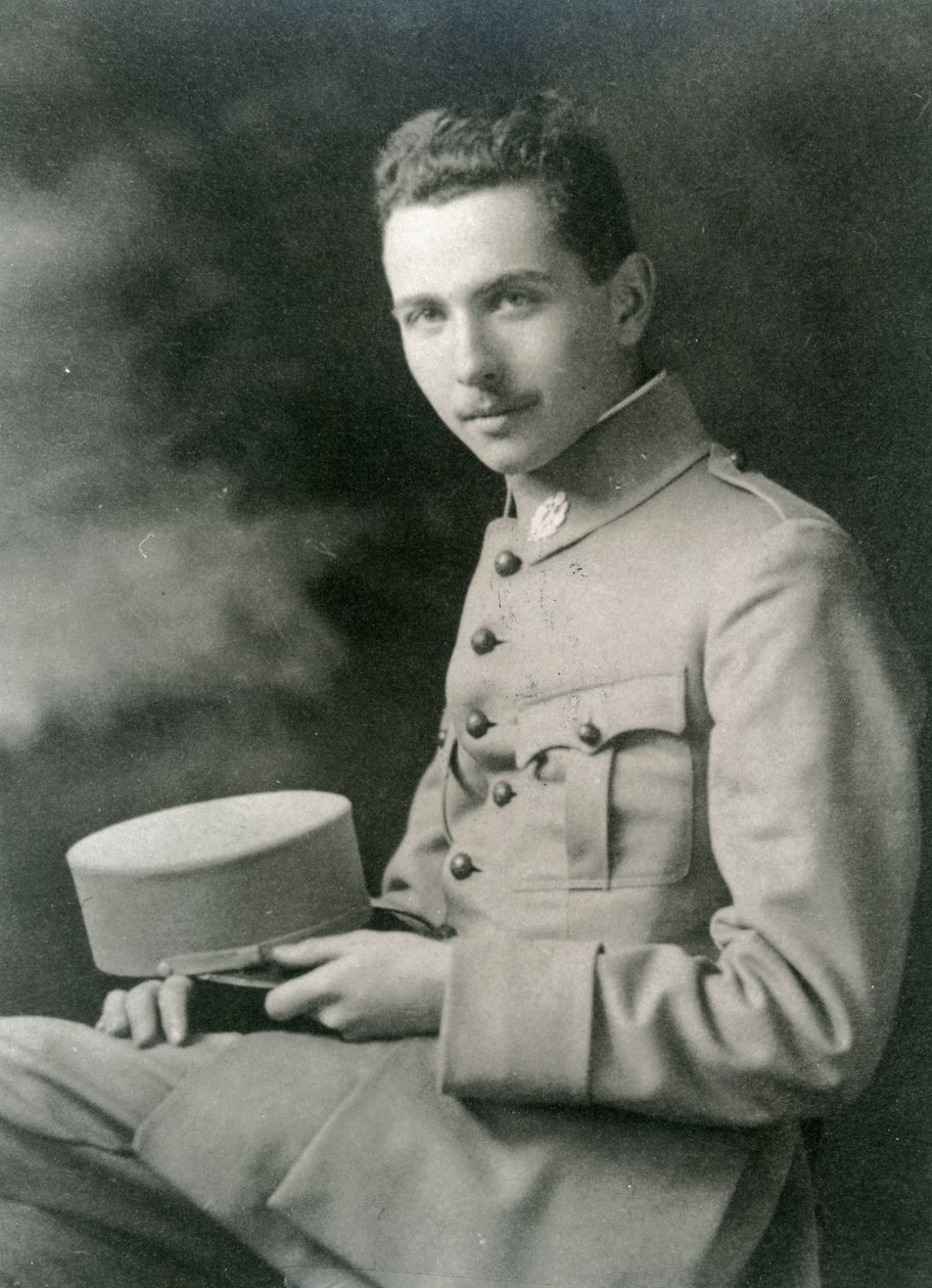 Louis Aragon (1897-1982) univormussa tekijältä French Photographer