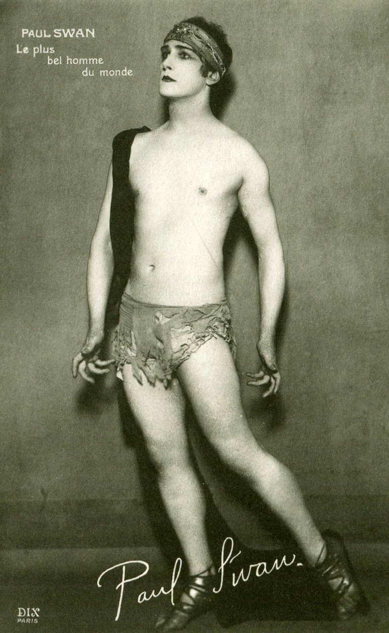 Postikortti Paul Swanista (1883-1972), maailman kauneimmasta miehestä, noin 1918. tekijältä French Photographer