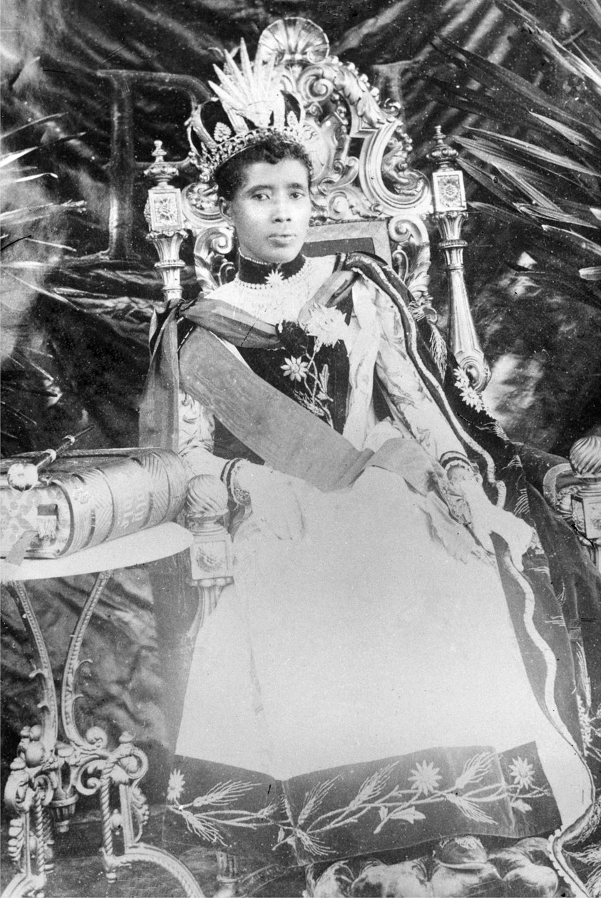 Kuningatar Ravanalona III, noin 1890 (valokuva). tekijältä French Photographer