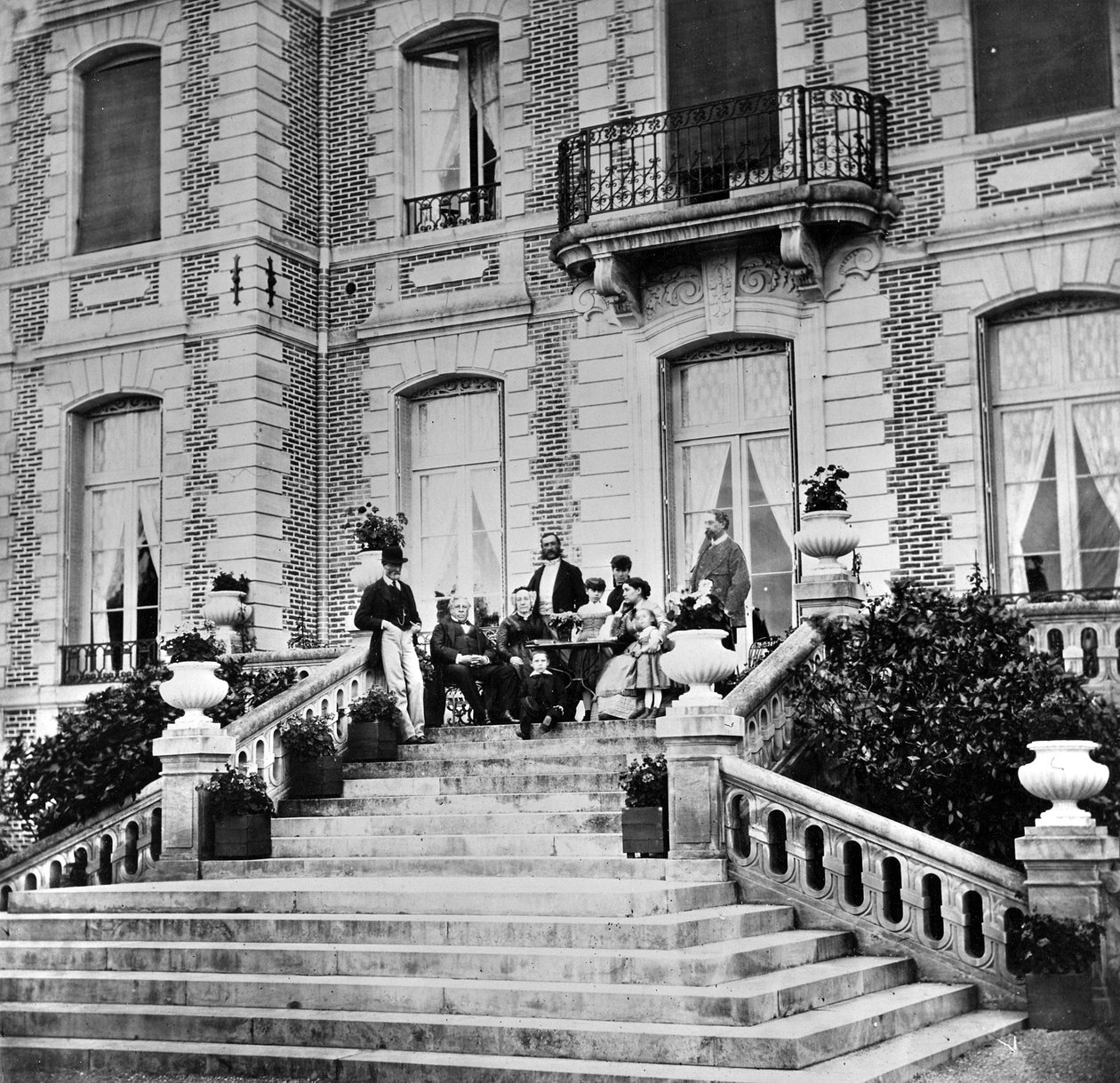 Teetä châteaun terassilla, noin 1880. tekijältä French Photographer