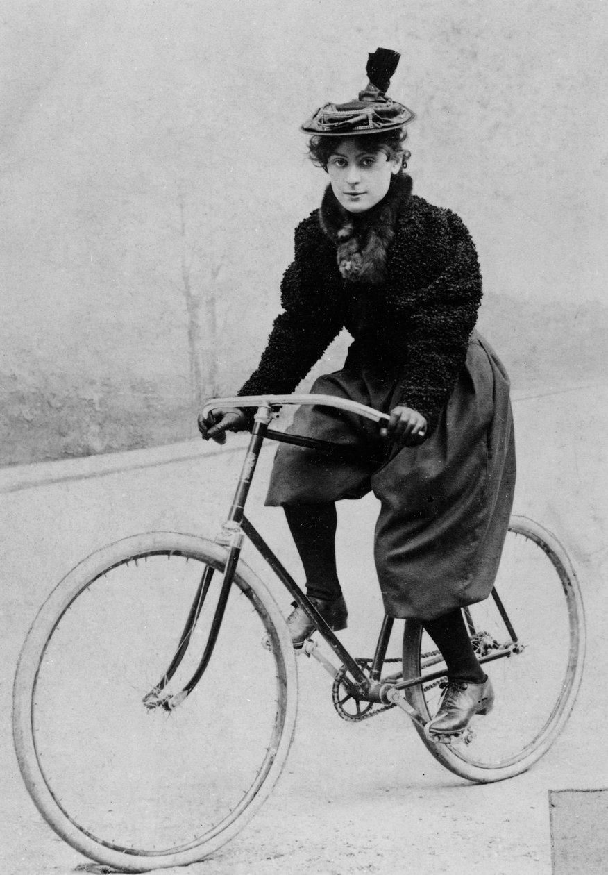 Nainen polkupyörällä, 1894 tekijältä French Photographer