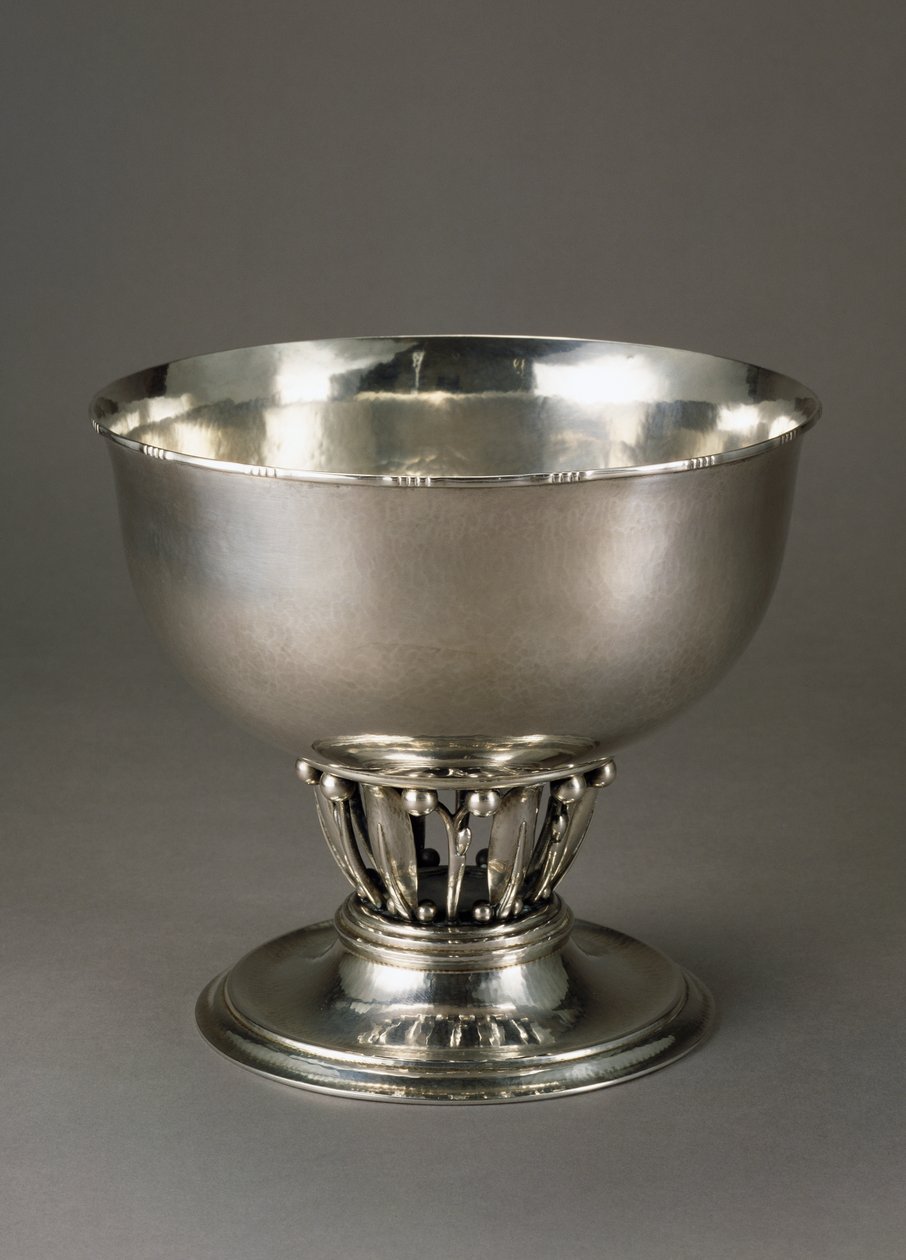 Vasarattu ja taltattu hopea hedelmäkulho tekijältä Georg Jensen