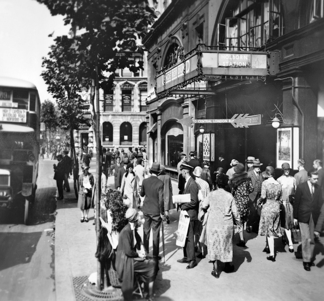 Holbornin asema, Lontoo, 1920-luku tekijältä George Davison Reid