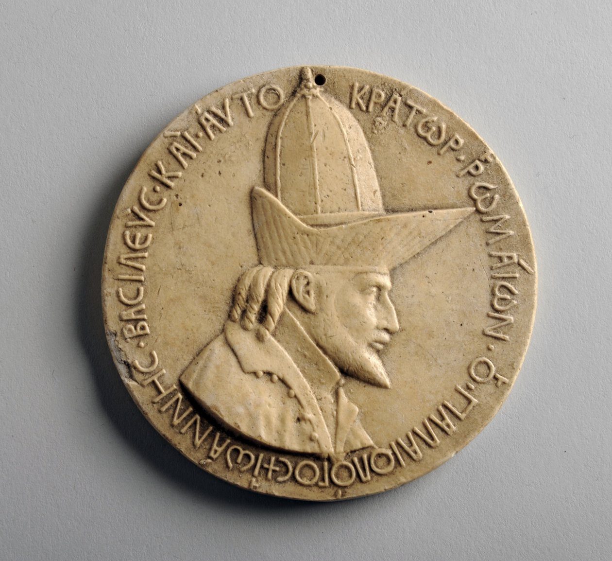 Kipsi medaljonki (kipsi) tekijältä George James Frampton