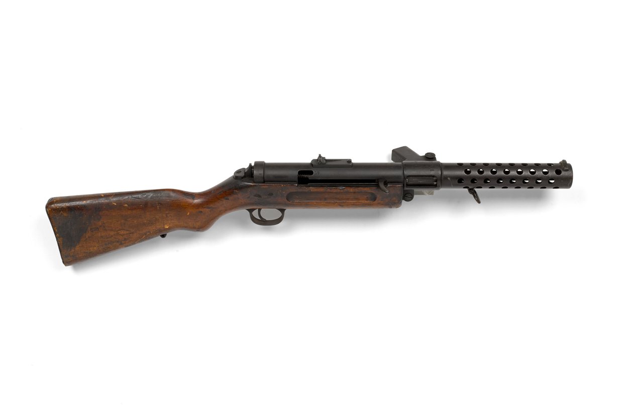 Bergmann 9 mm MP18-1 konepistooli tekijältä German School