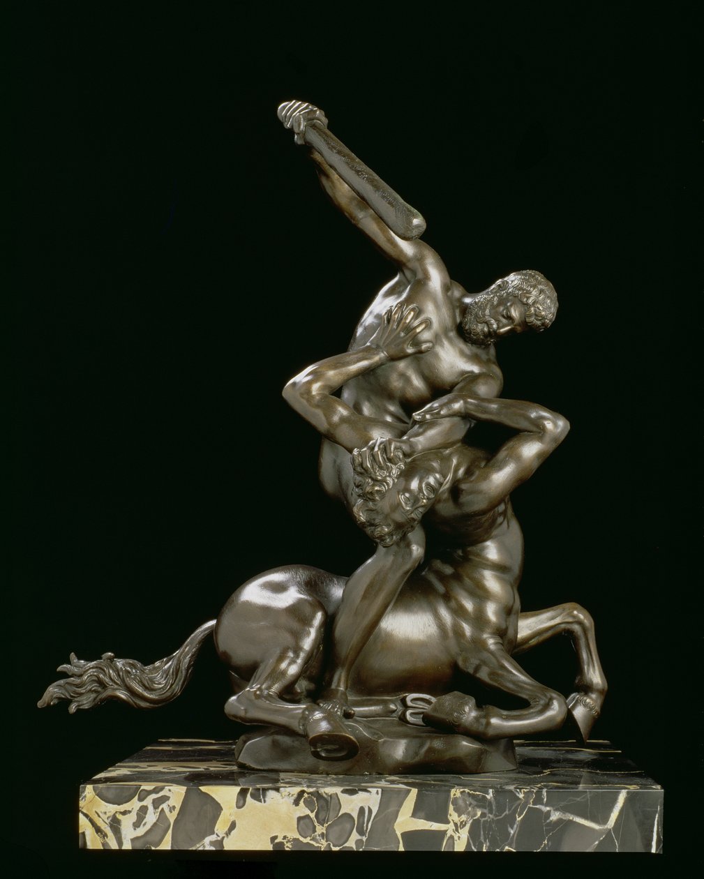 Hercules ja Kentaur Eurytion (pronssi) tekijältä Giambologna