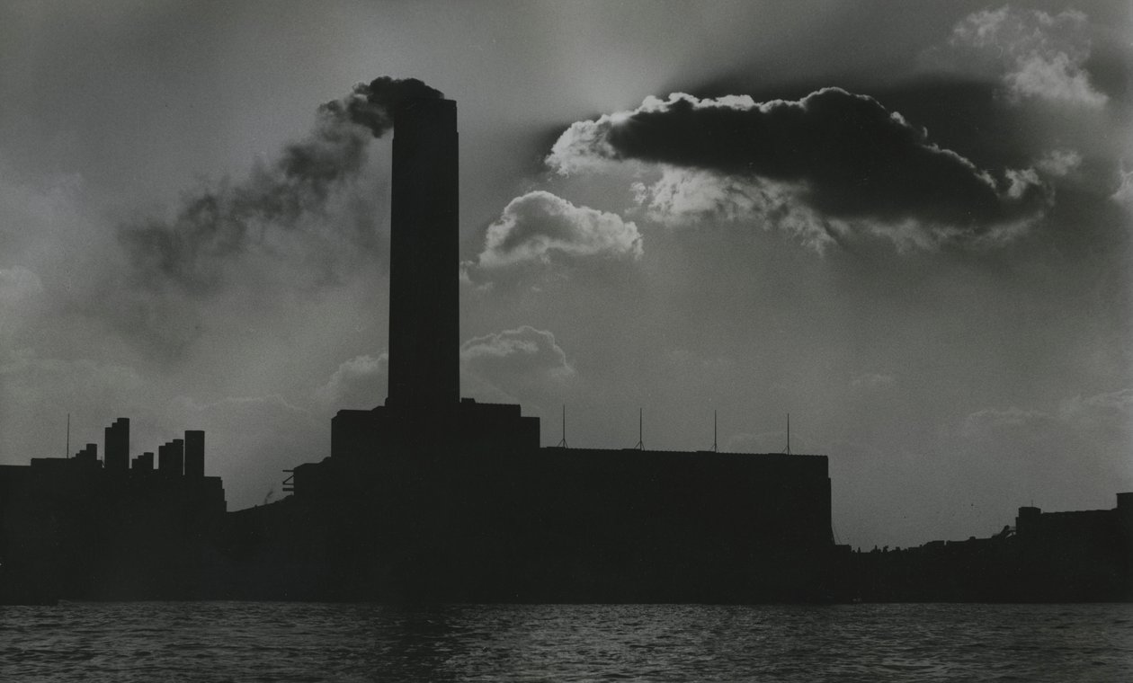 Thamesin puoleinen voimalaitos, Lontoo 1950-luku tekijältä Godfrey Macdominic
