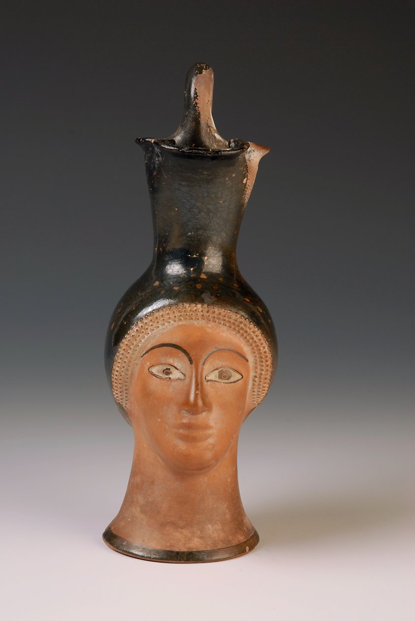 Oenochoe naaraspään muodossa (terrakotta) tekijältä Greek