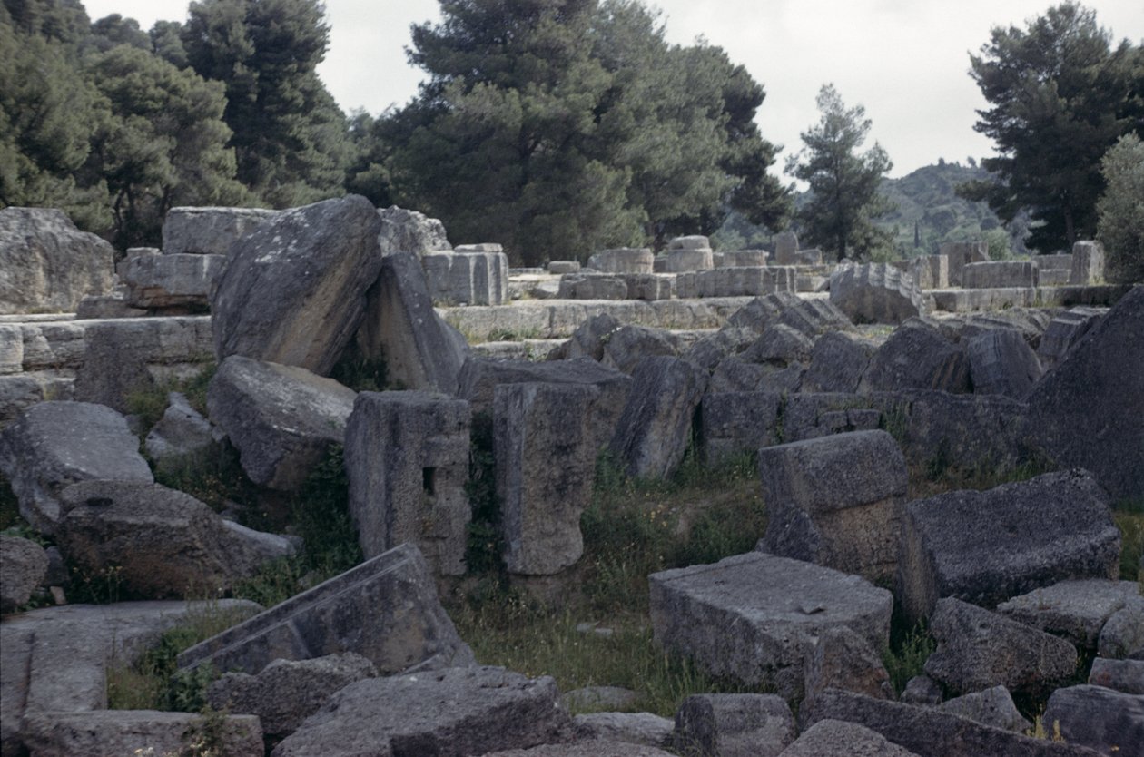 Zeuksen temppelin jäänteet tekijältä Greek