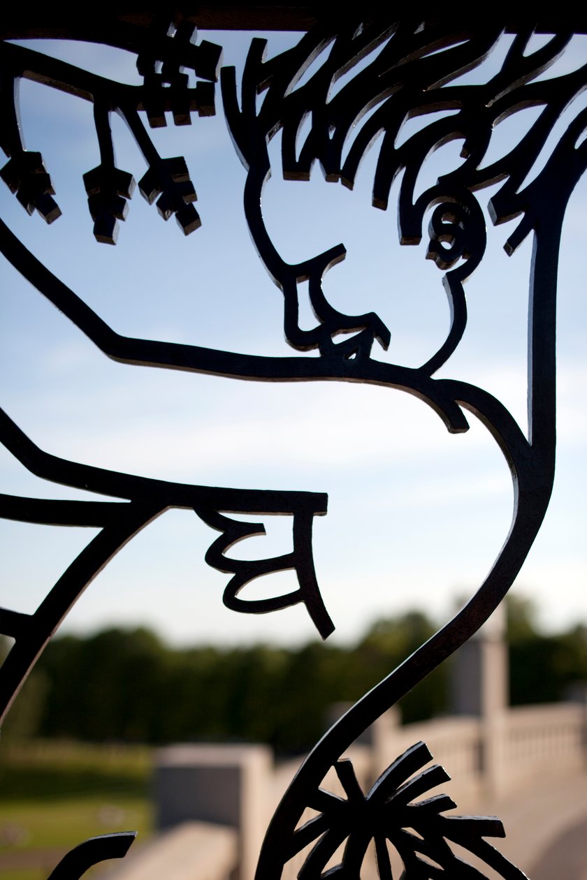 Veistospuiston sisäänkäynti, lapset, 346460:n rautayksityiskohta tekijältä Gustav Vigeland