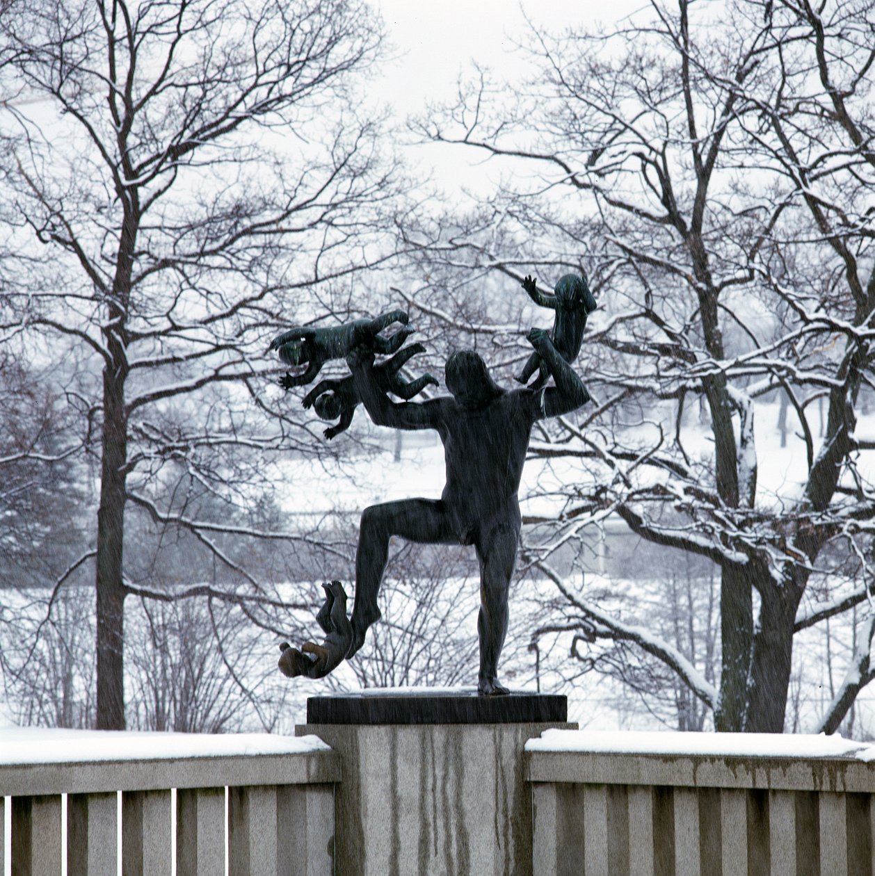 Turhautuminen (graniitti) tekijältä Gustav Vigeland