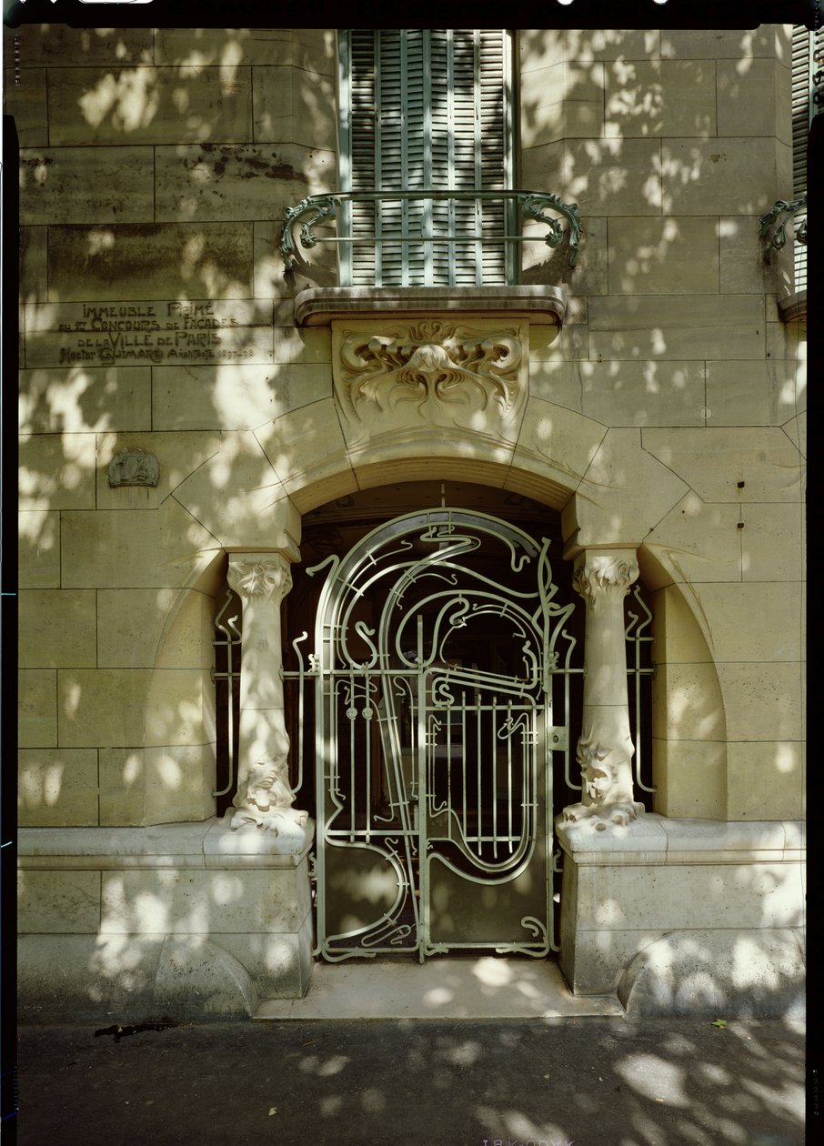 "Castel-Berangerin" portti, nro 14, Rue La Fontaine, 1897-98 tekijältä Hector Guimard
