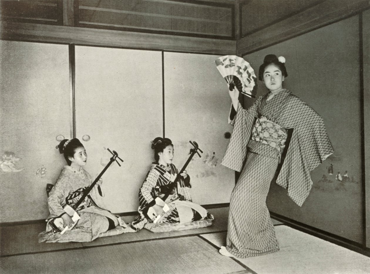 Geisha tanssii, 1910. tekijältä Herbert Ponting