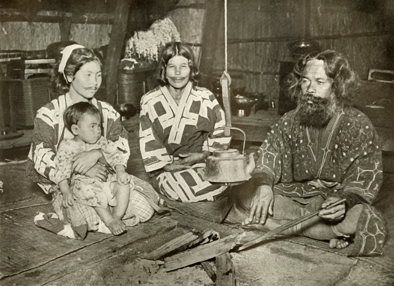 Ainu Mies ja naiset kotona, 1910. tekijältä Herbert Ponting