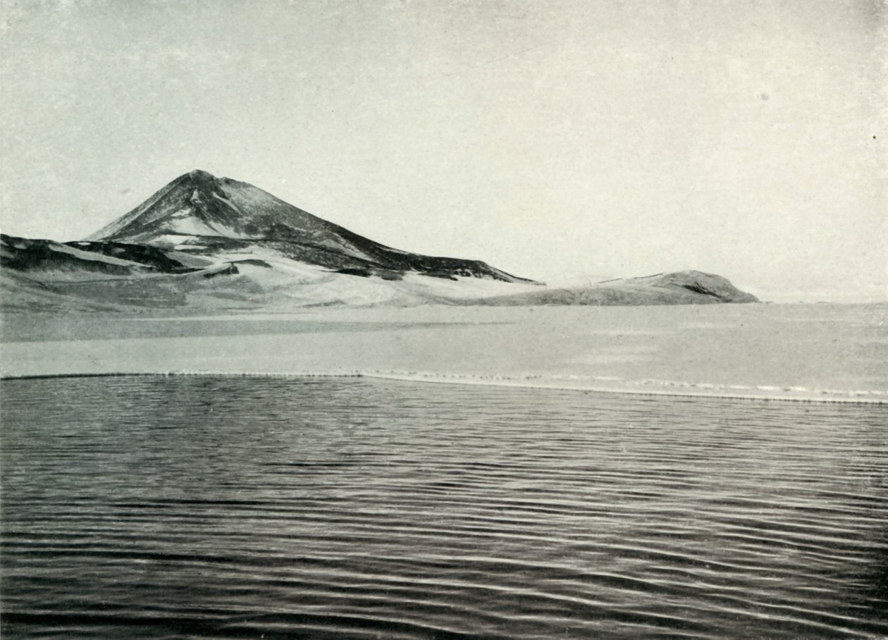 Hut Point ja Observation Hill, c19101913, 1913 tekijältä Herbert Ponting