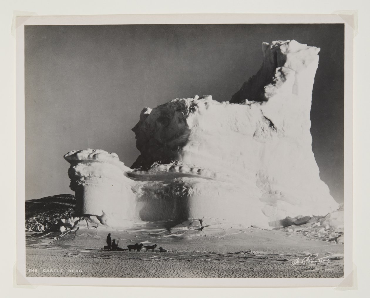 Castle Berg (bromidiprintti) tekijältä Herbert Ponting