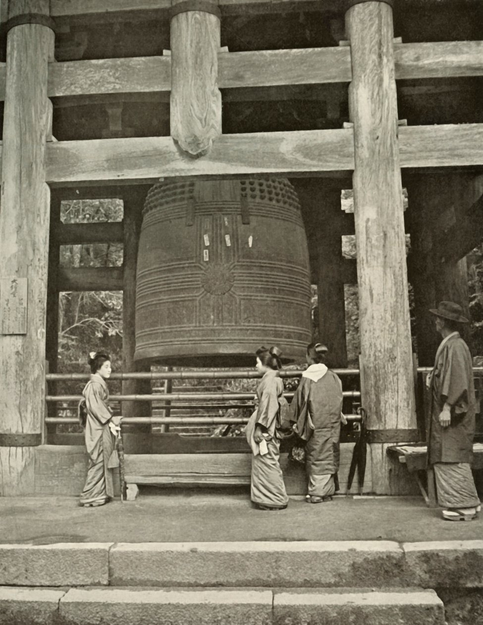 Suuri kello Chio-In-temppelissä, 1910. tekijältä Herbert Ponting