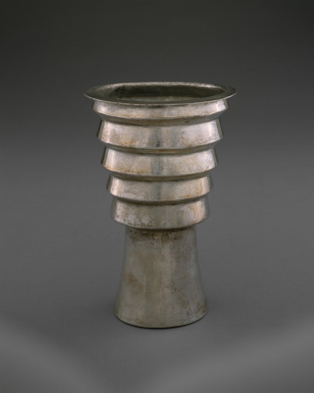 Stepped Beaker (Aquilla), Later Horizon, 1470-1532 (hopea) tekijältä Incan