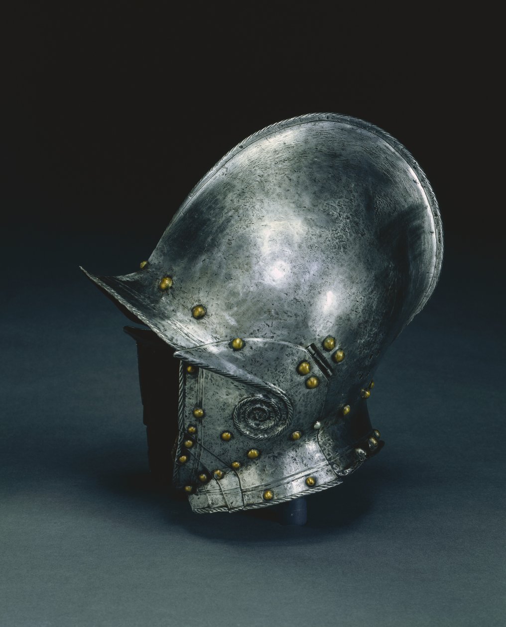 Burgonet saranoiduilla poskiosilla, n.1560-70 tekijältä Italian School