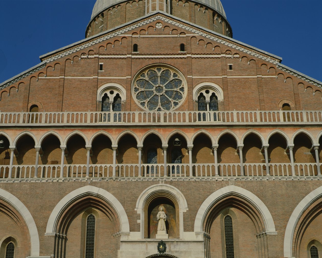 Länsijulkisivu (yksityiskohta) tekijältä Italian School