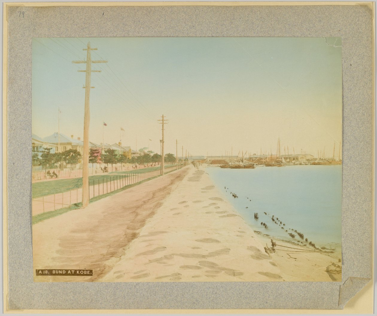 The Bund, Kobe, Japani (käsinvärinen mustavalkokuva) tekijältä Japanese Photographer