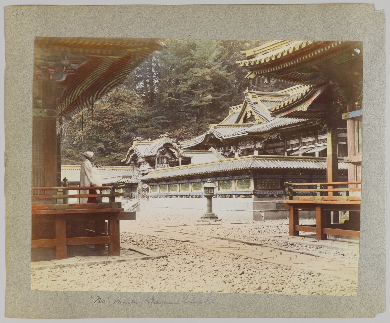 Tōshō-gū, Nikko, Japani (käsinvärinen mustavalkokuva) tekijältä Japanese Photographer