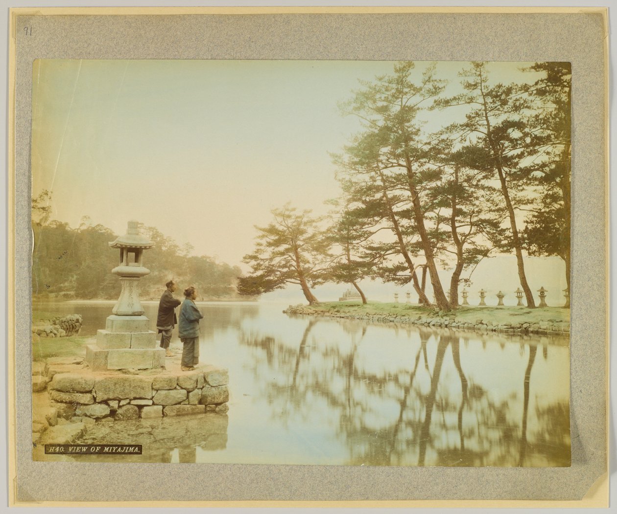 Näkymä Miyajimasta, Japanista (käsinvärinen mustavalkokuva) tekijältä Japanese Photographer