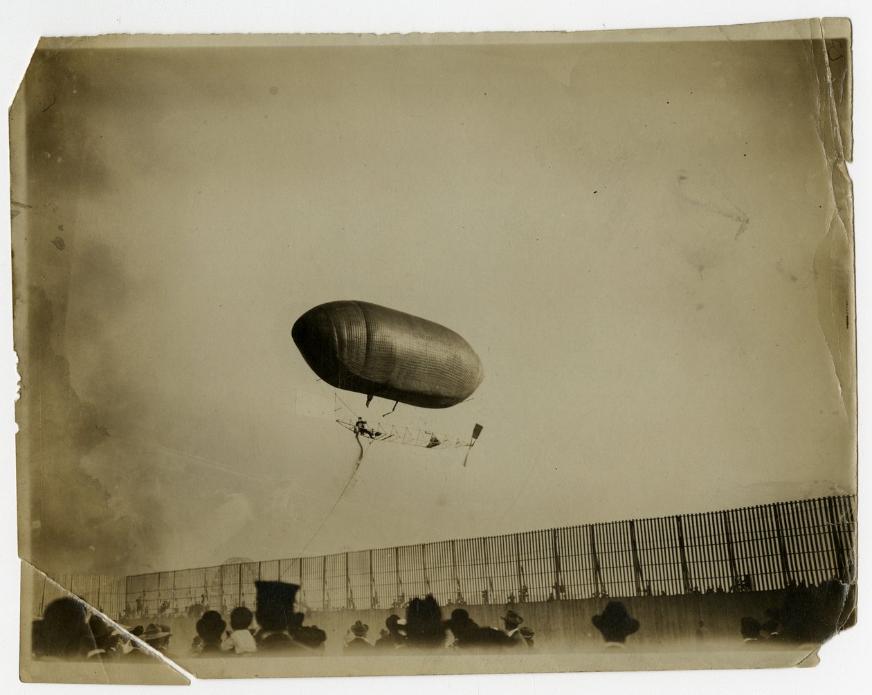 Ilmalaiva "California Arrow" tekijältä Jessie Tarbox Beals