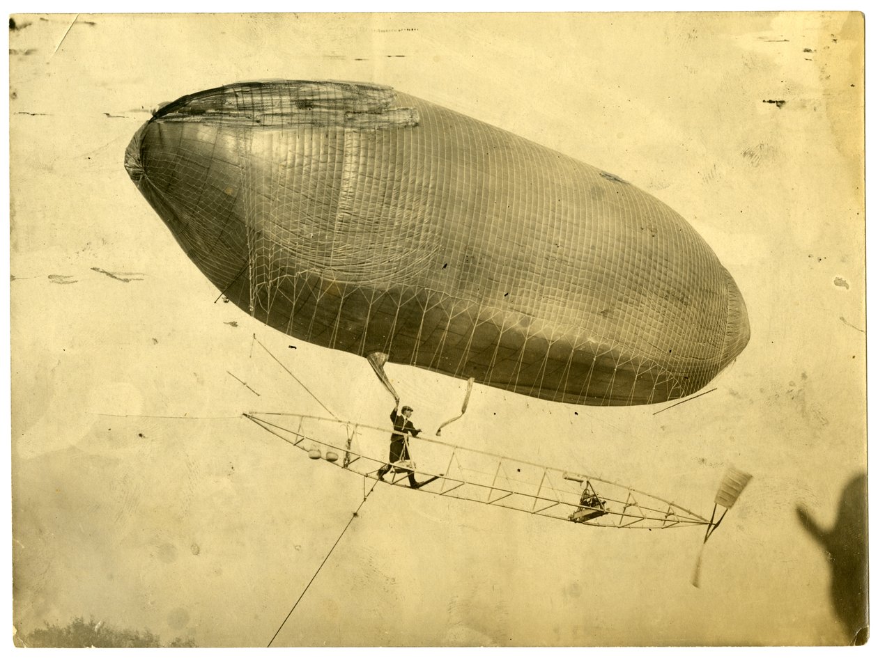 Ilmalaiva "California Arrow" tekijältä Jessie Tarbox Beals