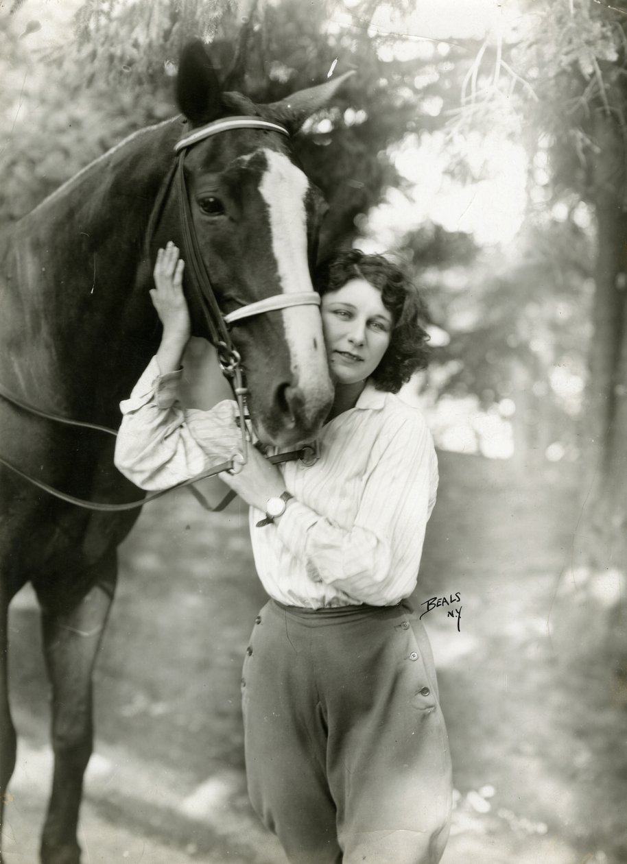 Judith Anderson, n. 1917-24 (gelatiinihopea valokuva) tekijältä Jessie Tarbox Beals