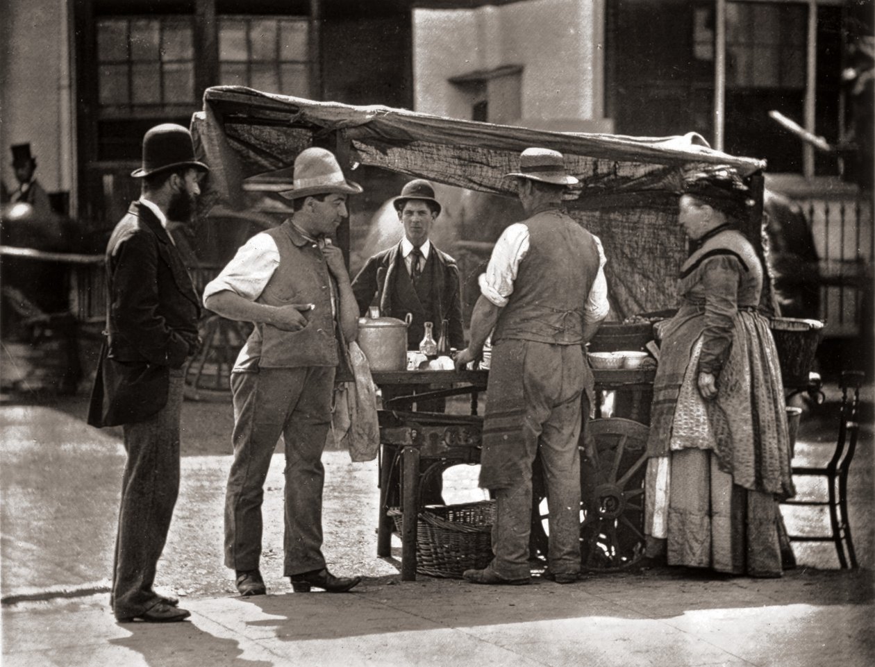 The Sellers of Shell-fish, J. Thomsonin ja Adolphe Smithin teoksesta Street Life in London, 1877 tekijältä John Thomson