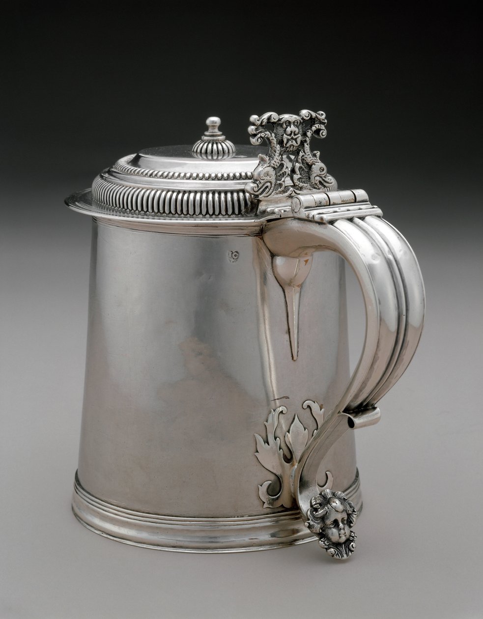 Tankard, 1695-1711 (hopea) tekijältä John Coney