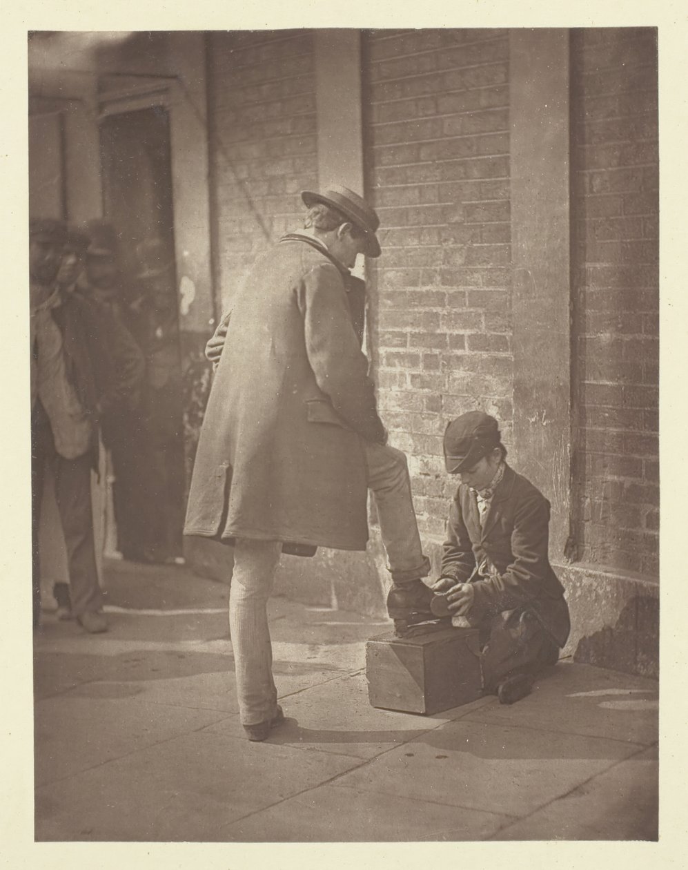 The Independent Shoe-Black, 1881. tekijältä John Thomson