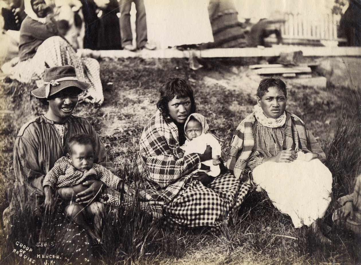 Group of Maories, Mercer, n. 1895 (albumiprintti) tekijältä Josiah Martin
