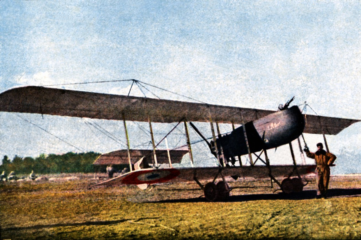Lentäjä ja belgialainen Farman F.40 No. 10 (nimeltään Kodak), joka toimi tiedustelukoneena, Verdun, syyskuu 1916 (autokromi). tekijältä Jules Gervais Courtellemont