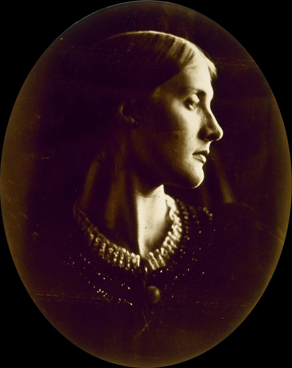Rouva Herbert Duckworth (1846-1895), syntynyt Julia Prinsep Jackson, myöhemmin rouva Julia Stephen, ... tekijältä Julia Margaret Cameron
