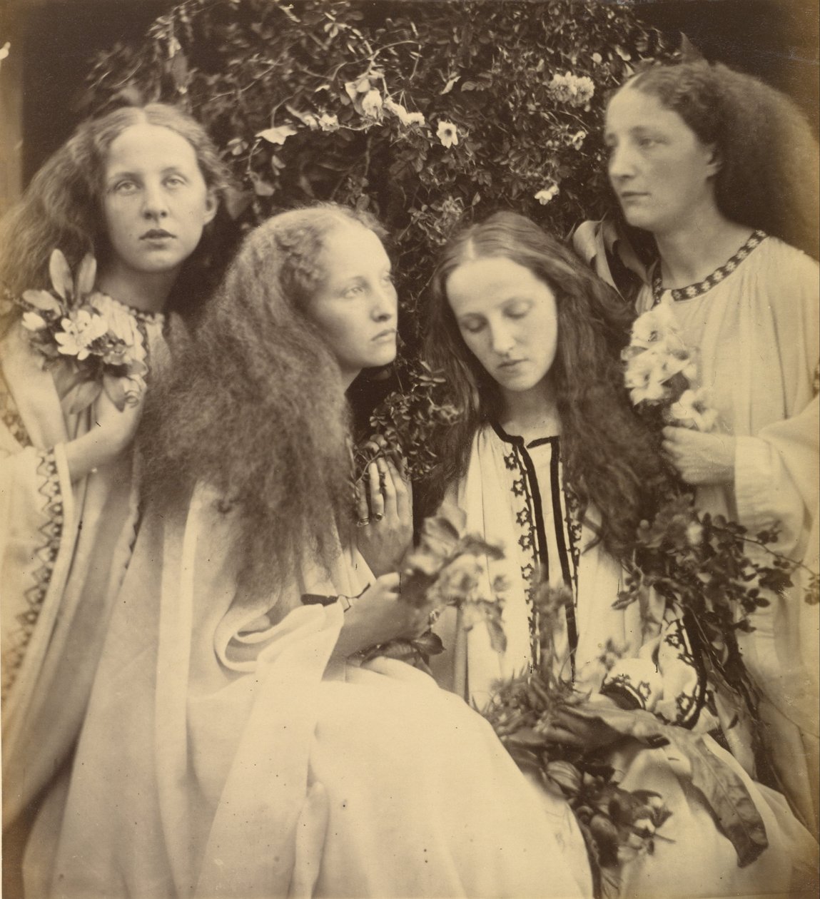 Rosebudin tyttöjen puutarha tekijältä Julia Margaret Cameron