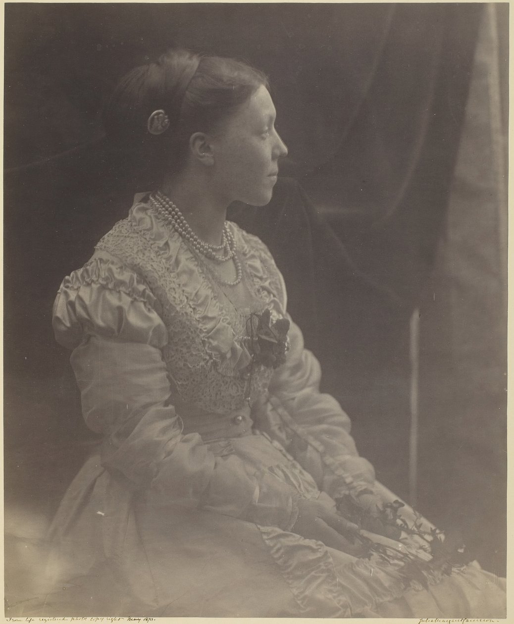 Anne Thackeray Ritchie, toukokuu 1870. tekijältä Julia Margaret Cameron