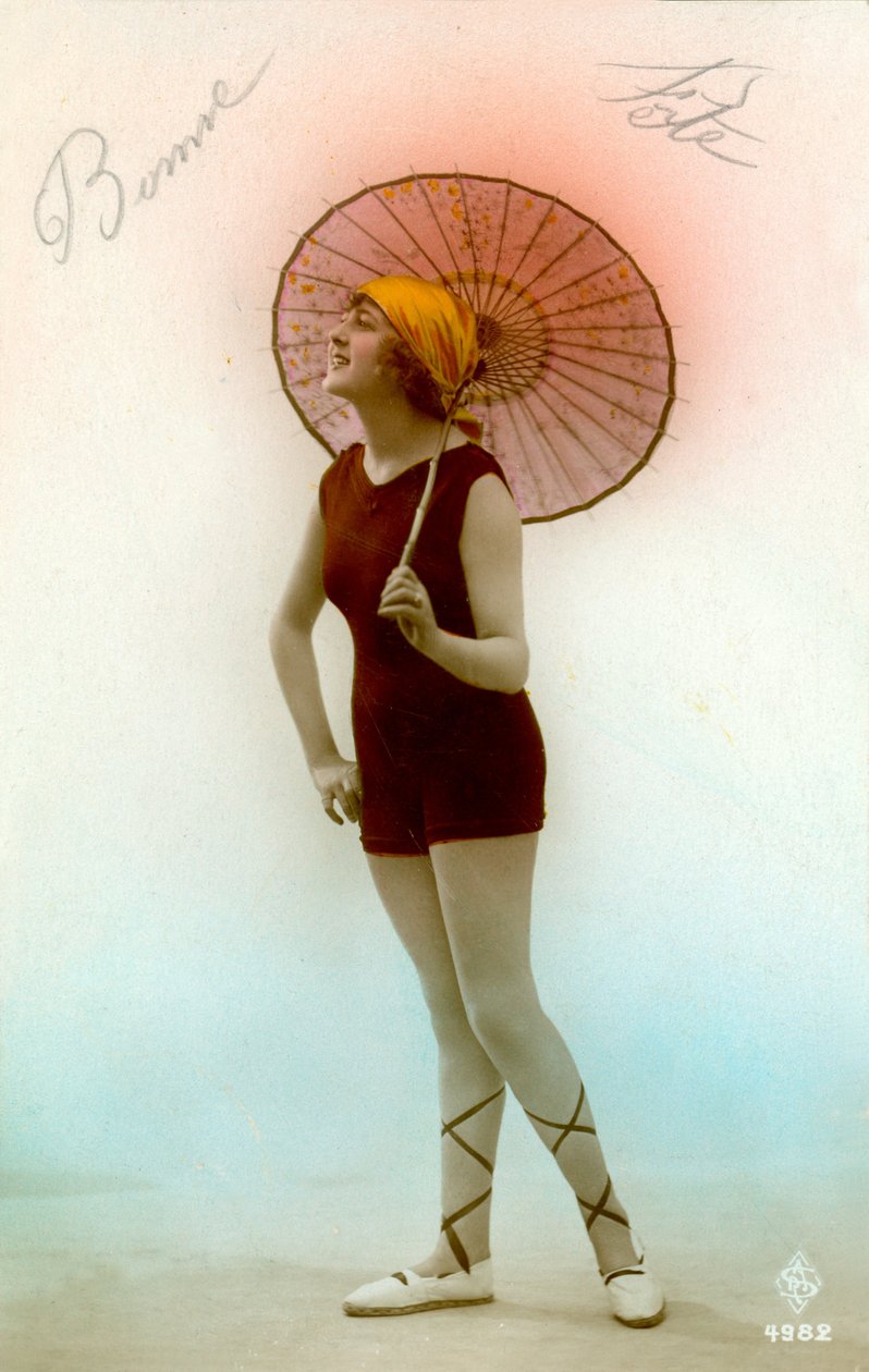 Nainen uimapuvuissa, c. 1900-luvun alku (postikortti) tekijältä Alec Hunter
