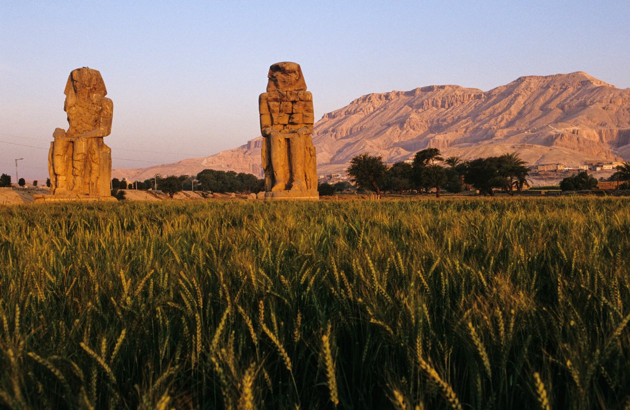 Memnonin kolossit; Amenhotep III; tekijältä Kenneth Garrett