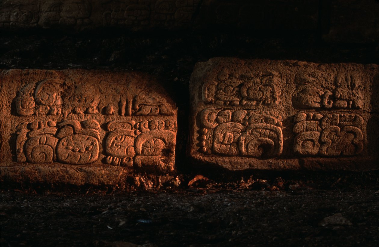 Maya, Guatemala, Dos Pilasin portaat tekijältä Kenneth Garrett