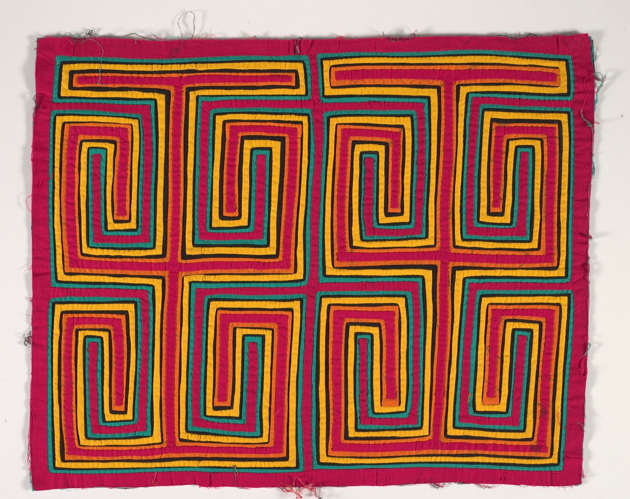 Shirt Panel (mola), n. 1950 (applikoitu puuvilla) tekijältä Kuna Indian Culture