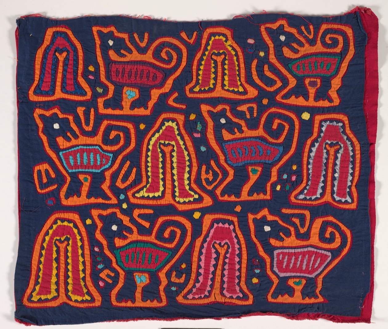 Paitapaneeli (mola) (applikoitu puuvilla) tekijältä Kuna Indian Culture