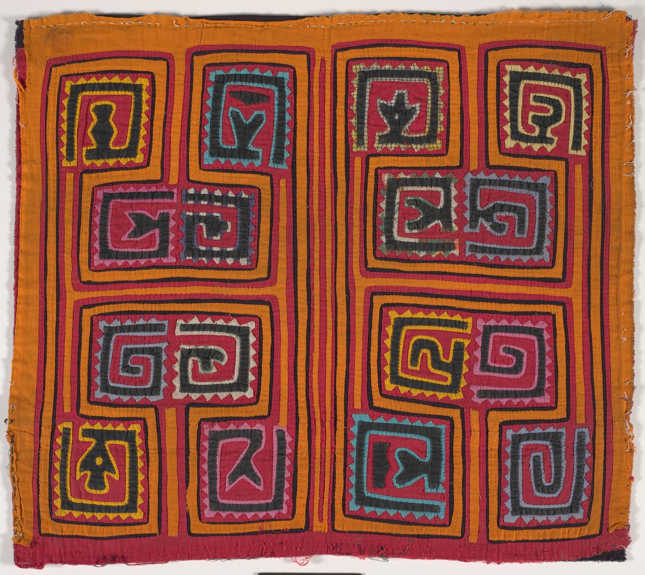 Paitapaneeli (mola) (applikoitu puuvilla) tekijältä Kuna Indian Culture