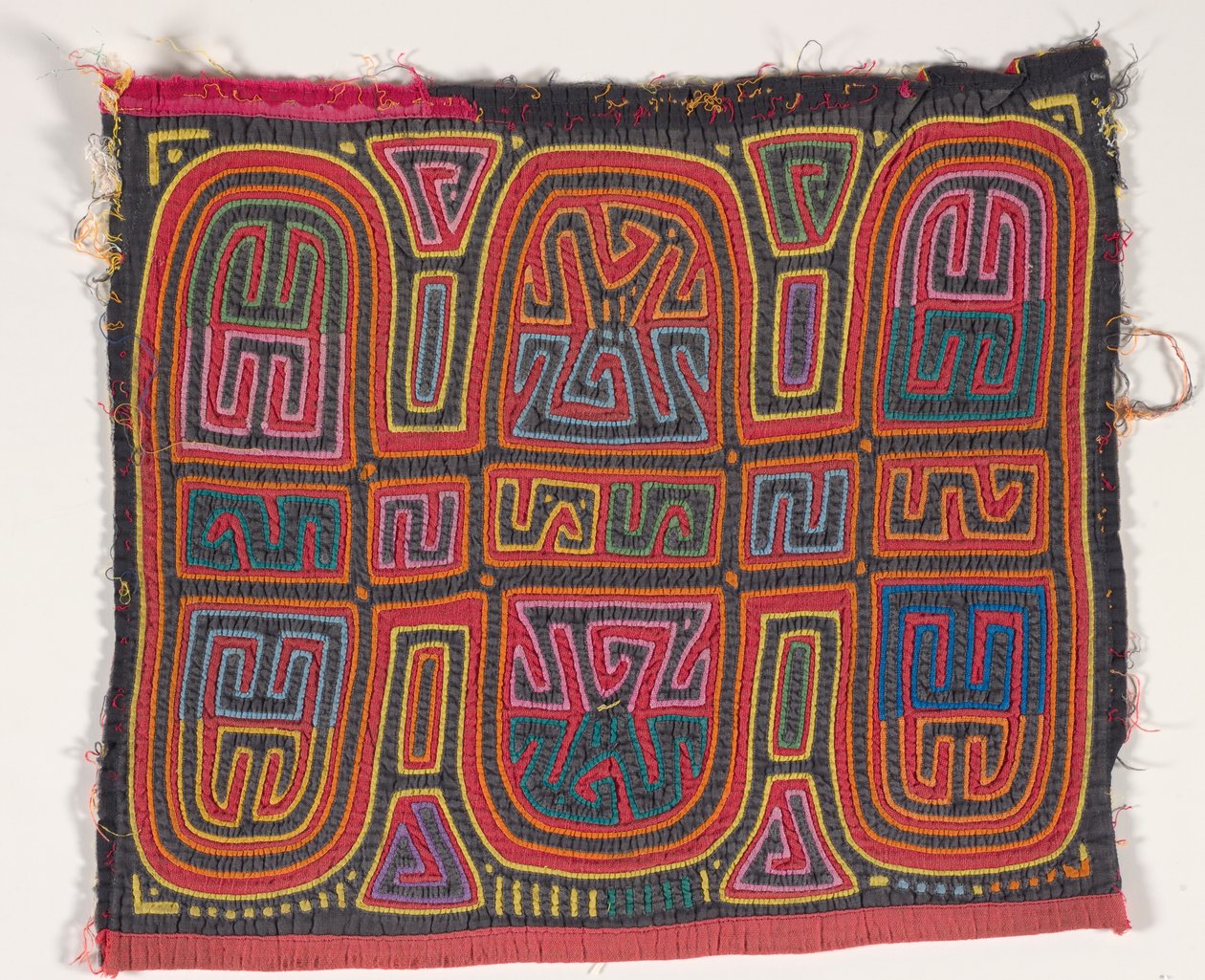 Paitapaneeli (mola) (applikoitu puuvilla) tekijältä Kuna Indian Culture