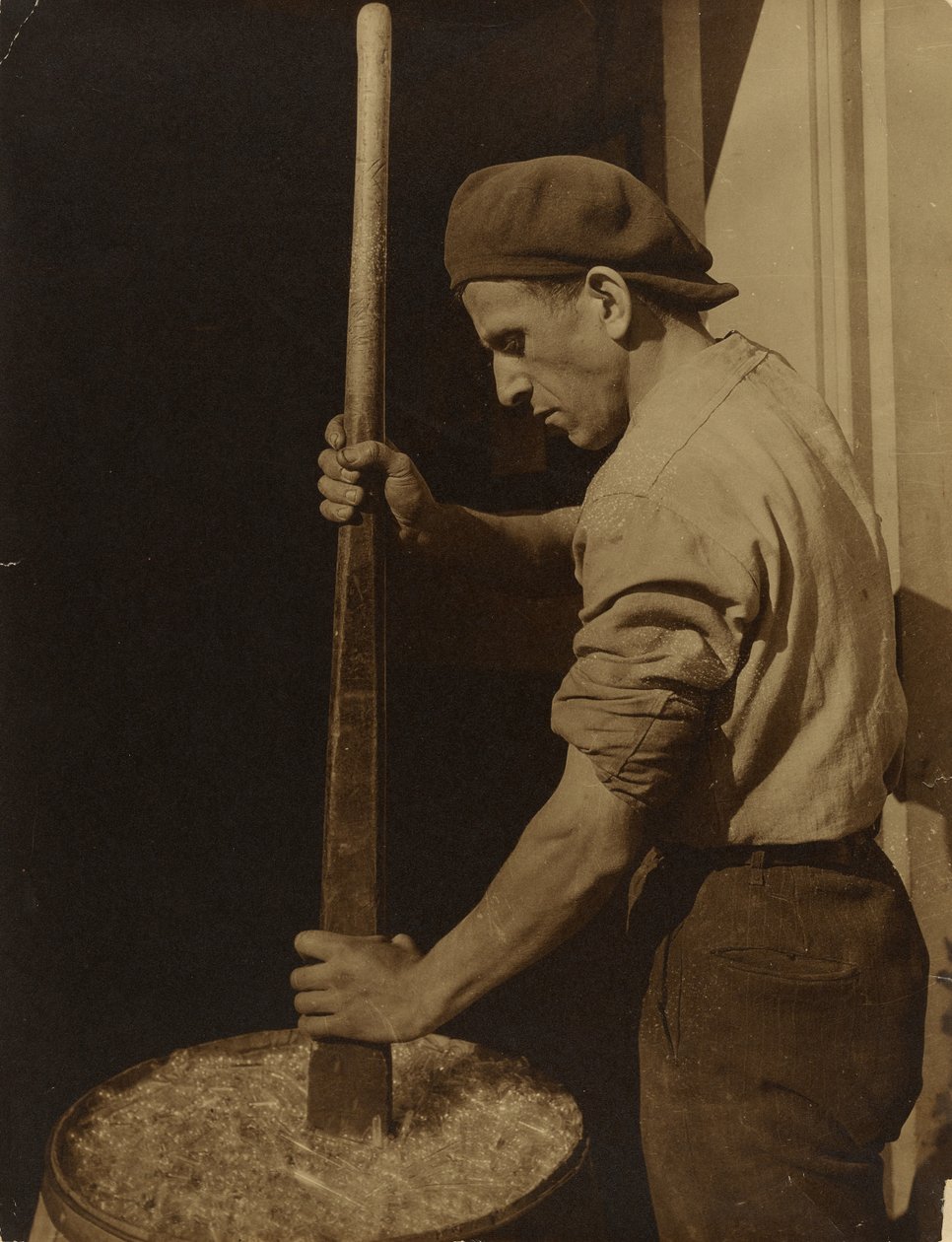 Tehtaan työntekijä tekijältä Lewis W. Hine