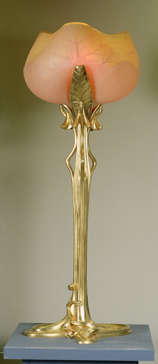 Pöytävalaisin, n. 1902-04 (kullattua pronssia ja lasia) tekijältä Louis Majorelle