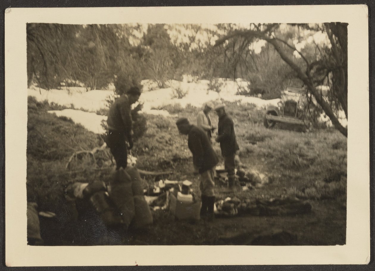 [Figures at Camp Site] tekijältä Louis Fleckenstein